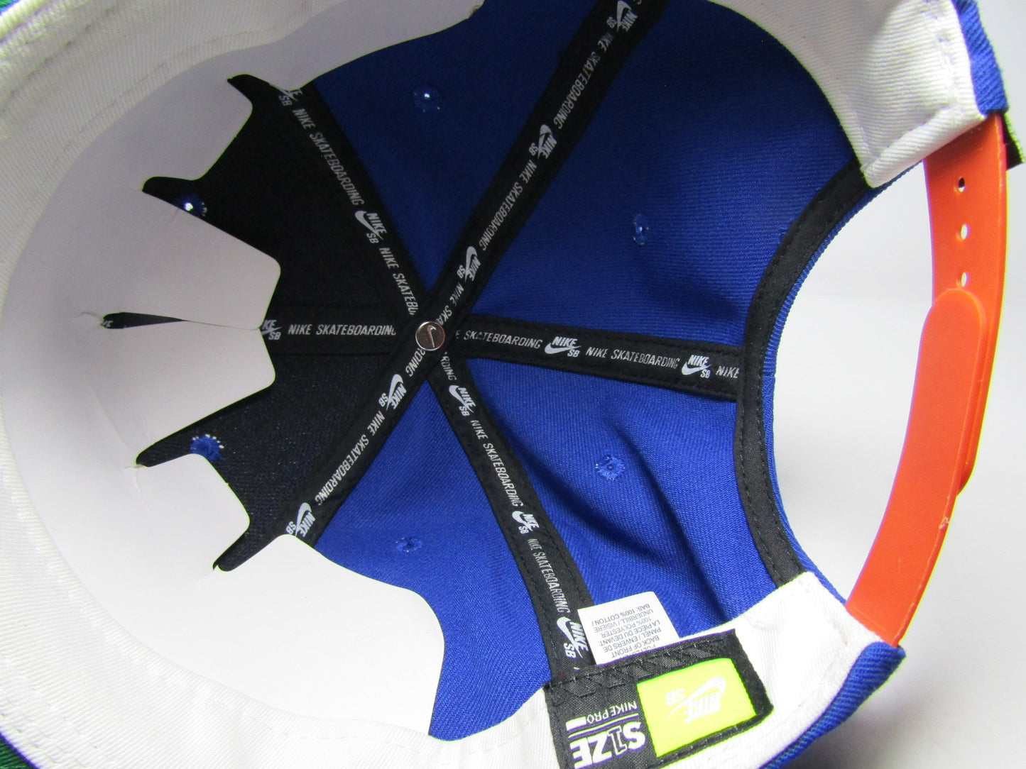 GORRA PLANA NIKE SB KNICKS COLORS UNITALLA ADULTO