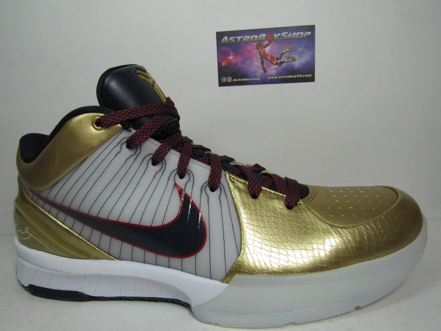 KOBE 4 PROTRO GOLD MEDAL EN CAJA