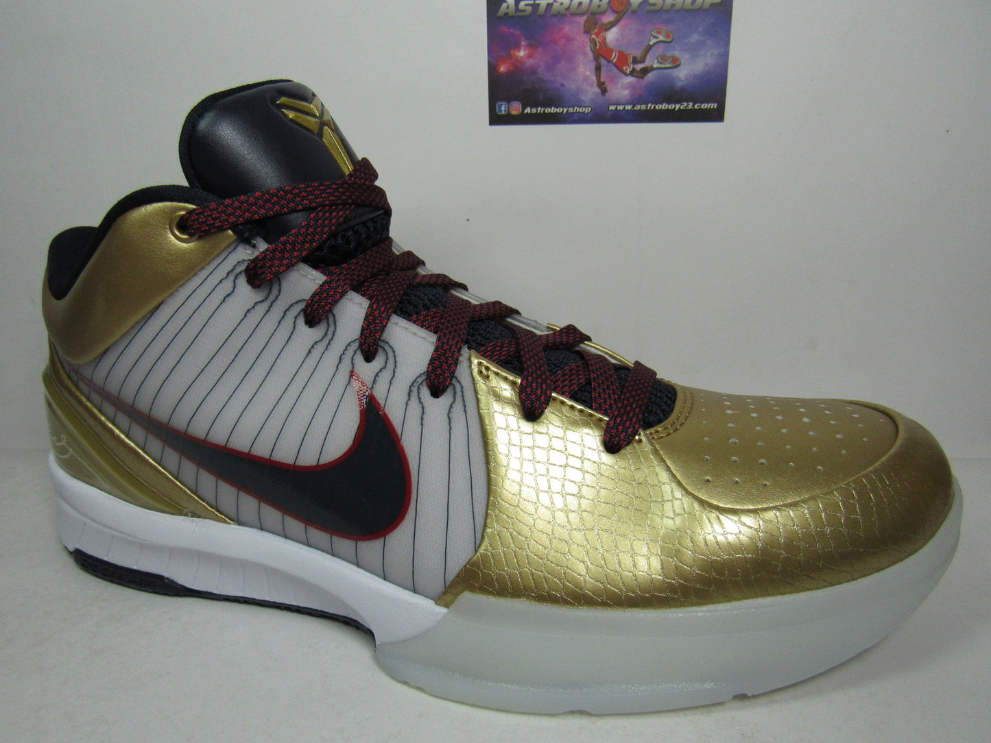 KOBE 4 PROTRO GOLD MEDAL EN CAJA