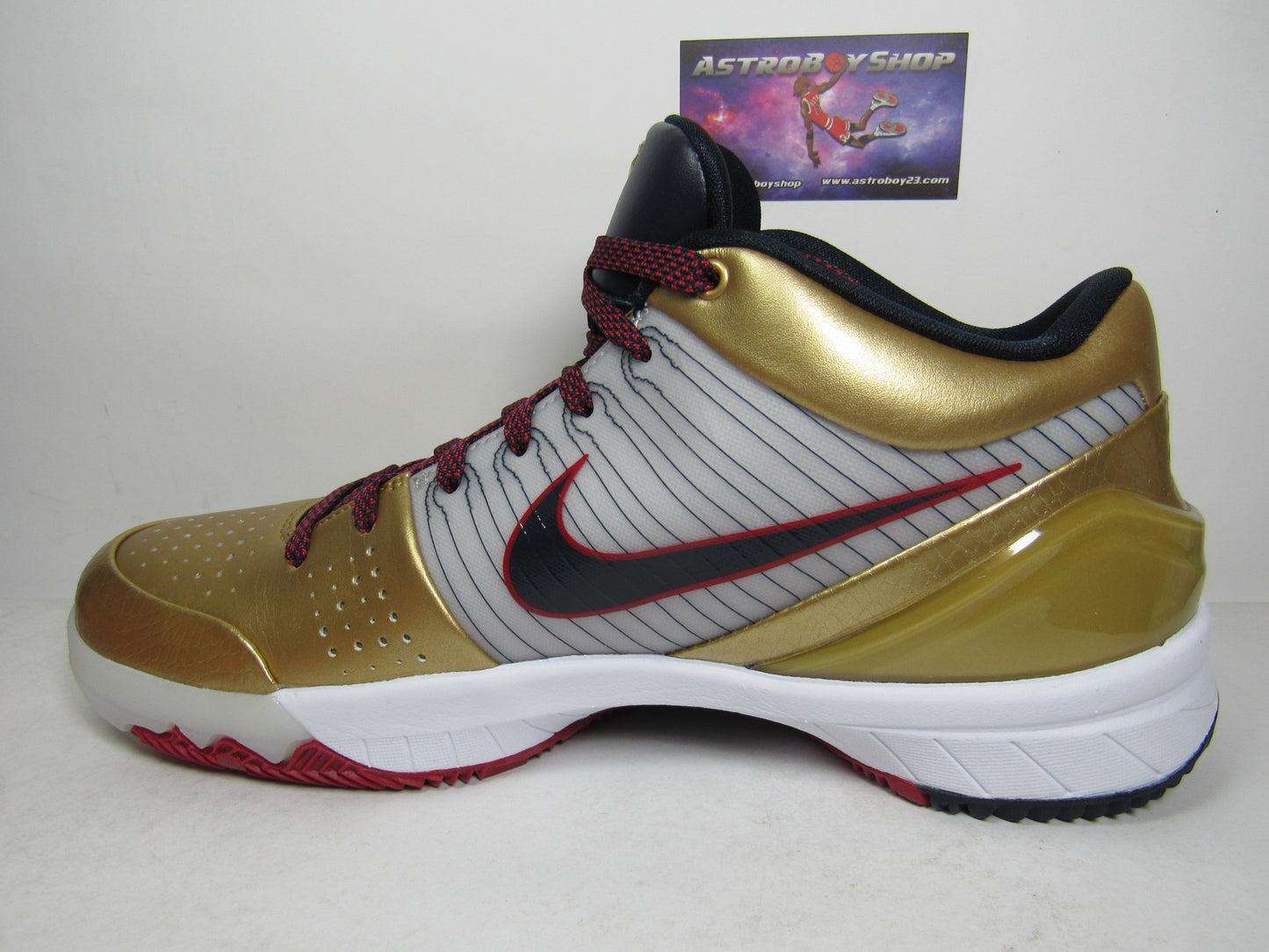 KOBE 4 PROTRO GOLD MEDAL EN CAJA
