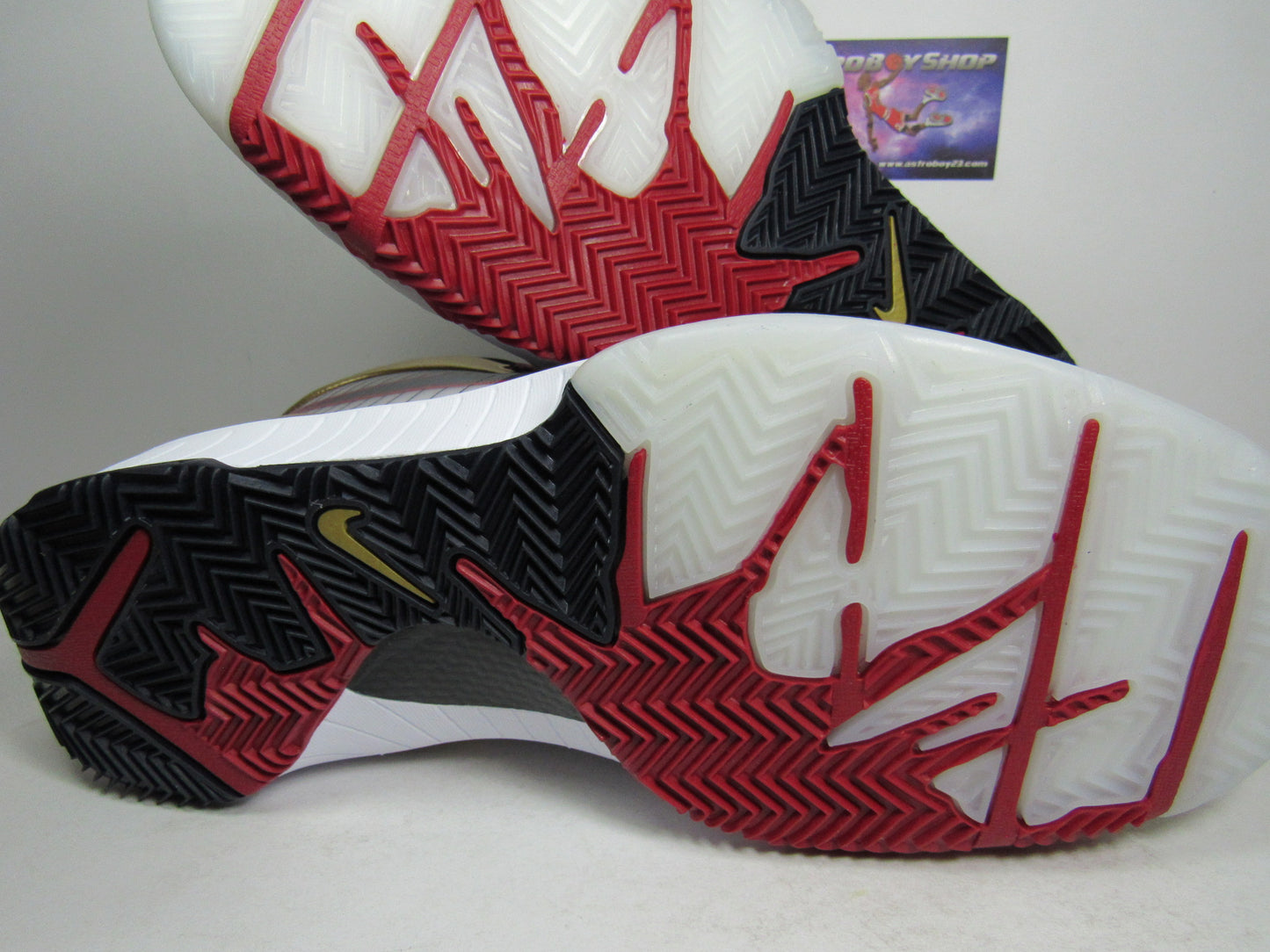 KOBE 4 PROTRO GOLD MEDAL EN CAJA
