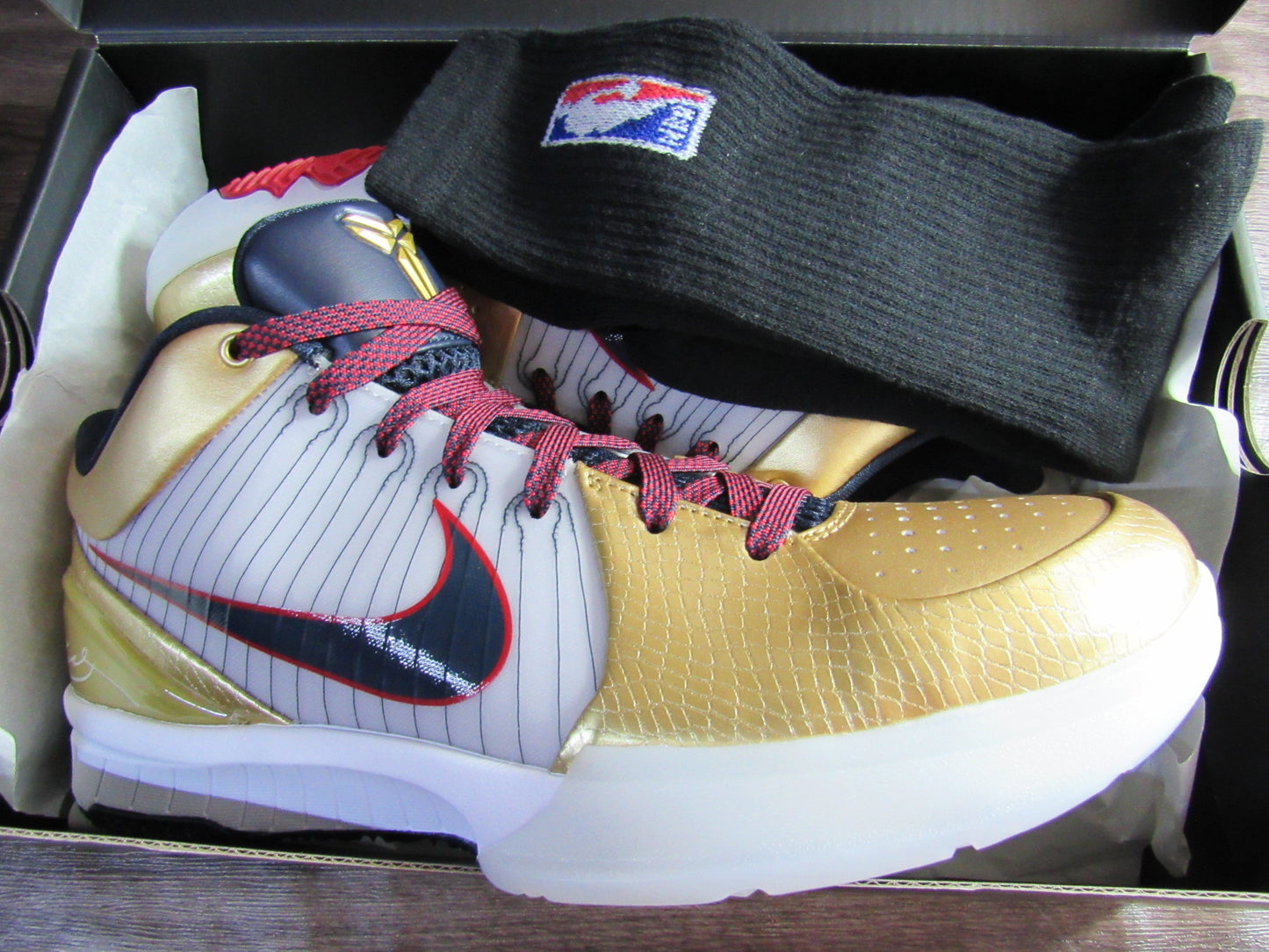 KOBE 4 PROTRO GOLD MEDAL EN CAJA