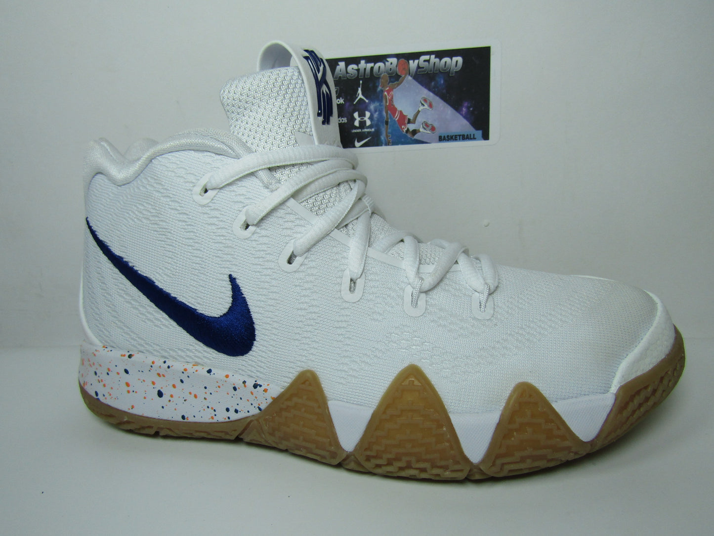 KYRIE IRVING 4 UNCLE DREW EN CAJA