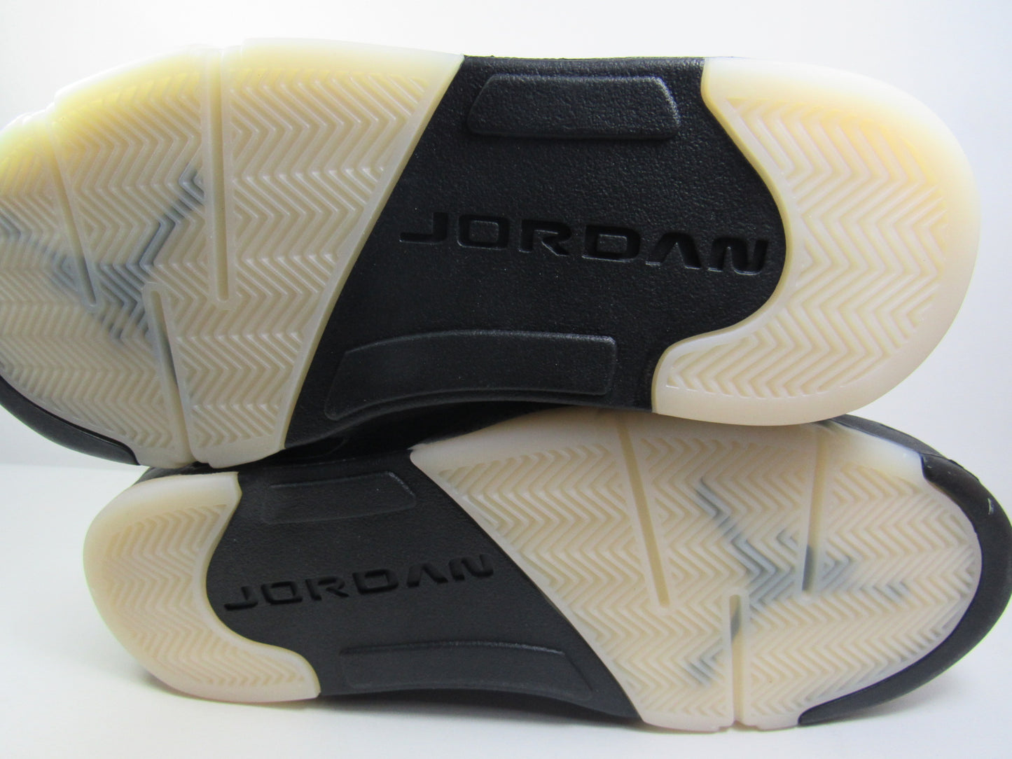 JORDAN 5 REVERSE METALLIC SILVER EN CAJA