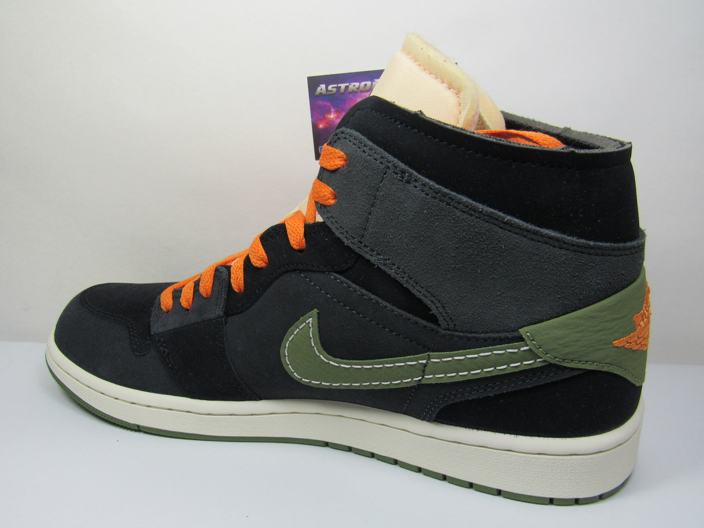 JORDAN 1 MID SE CRAFT HALLOWEN EN CAJA