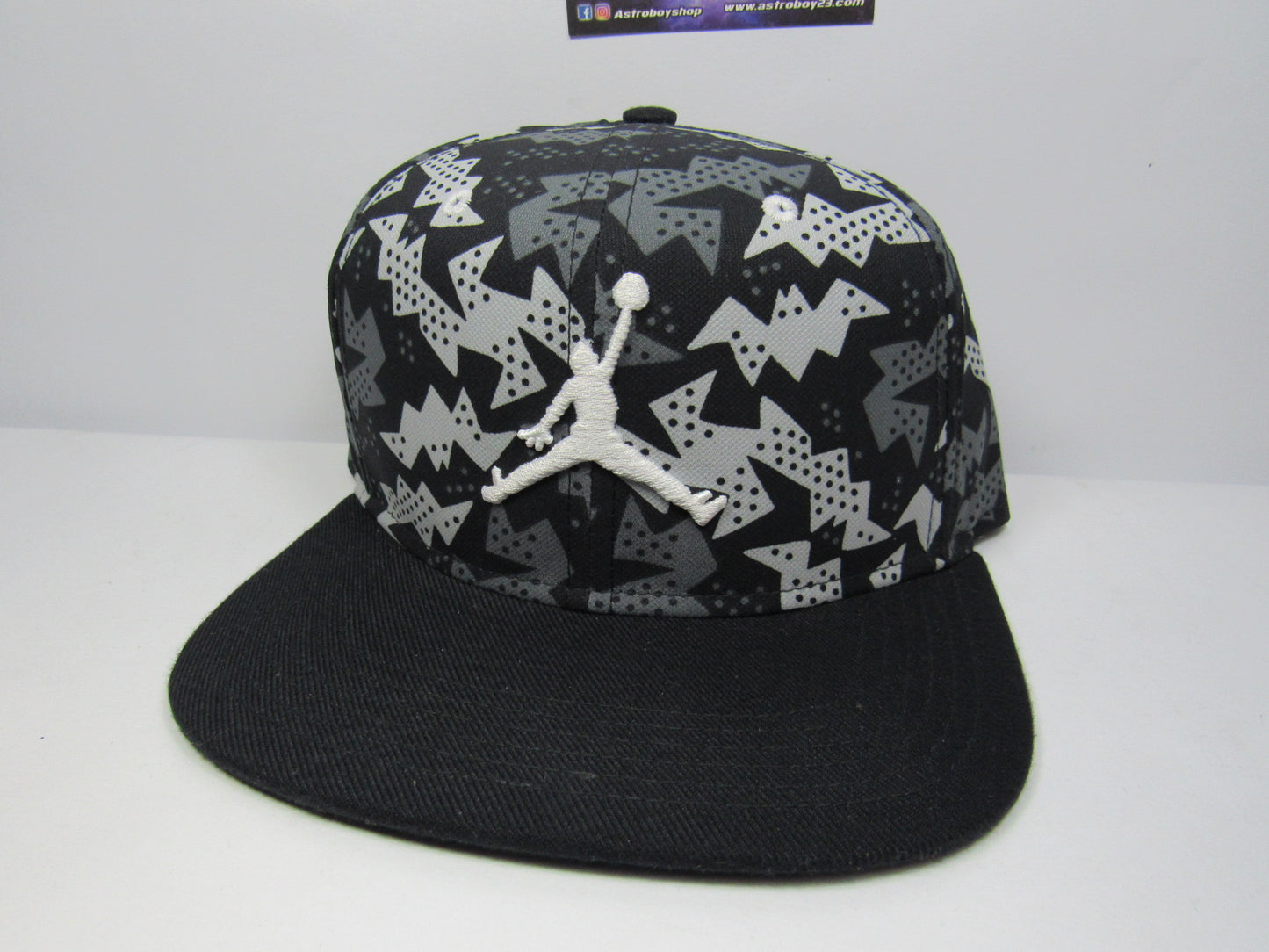 GORRA PLANA JORDAN SWETER GREY (KIDS 8-12 AÑOS) YOUTH