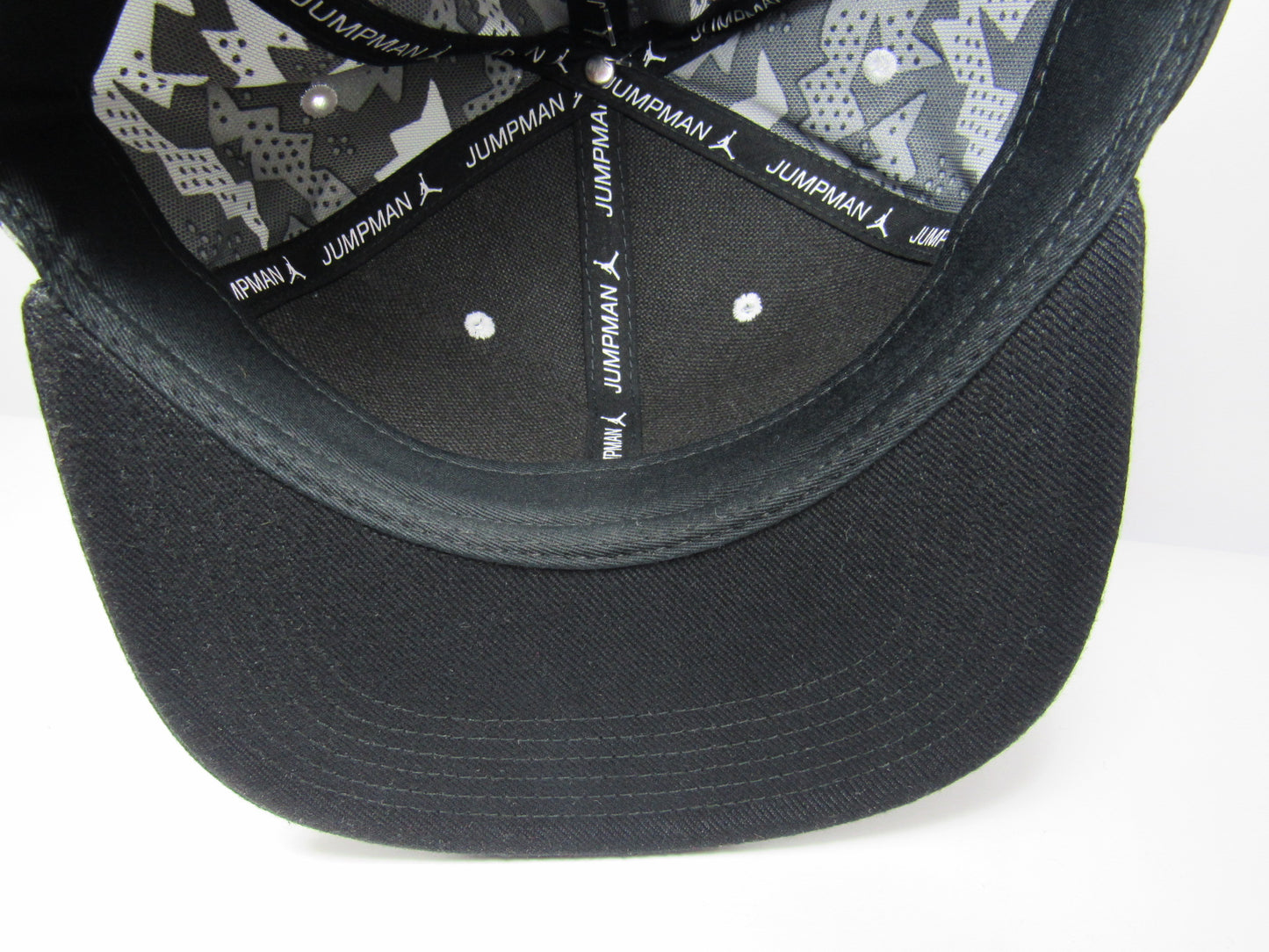 GORRA PLANA JORDAN SWETER GREY (KIDS 8-12 AÑOS) YOUTH