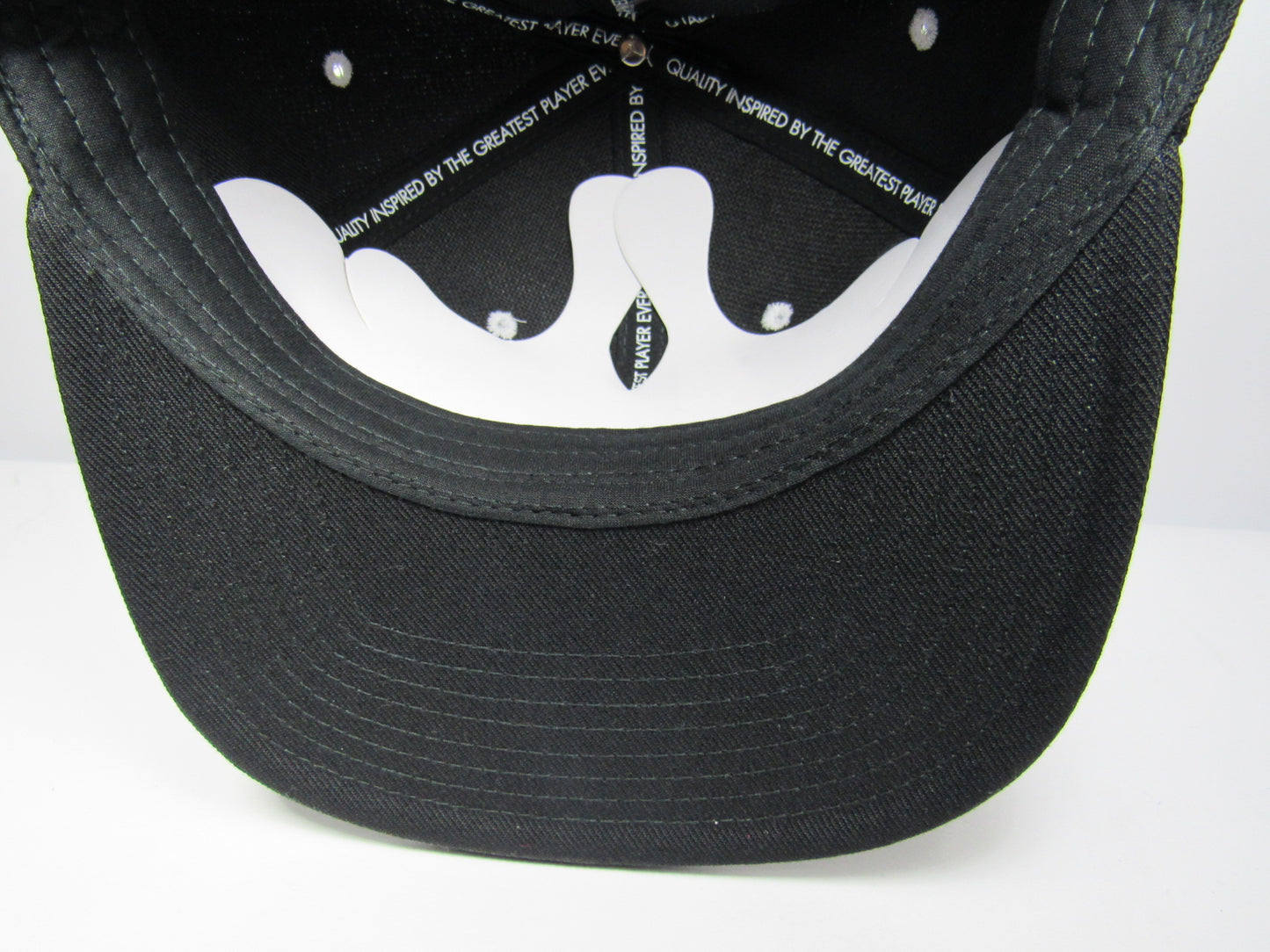 GORRA PLANA JORDAN BLACK WHITE (NIÑOS 8-12 AÑOS) YOUTH