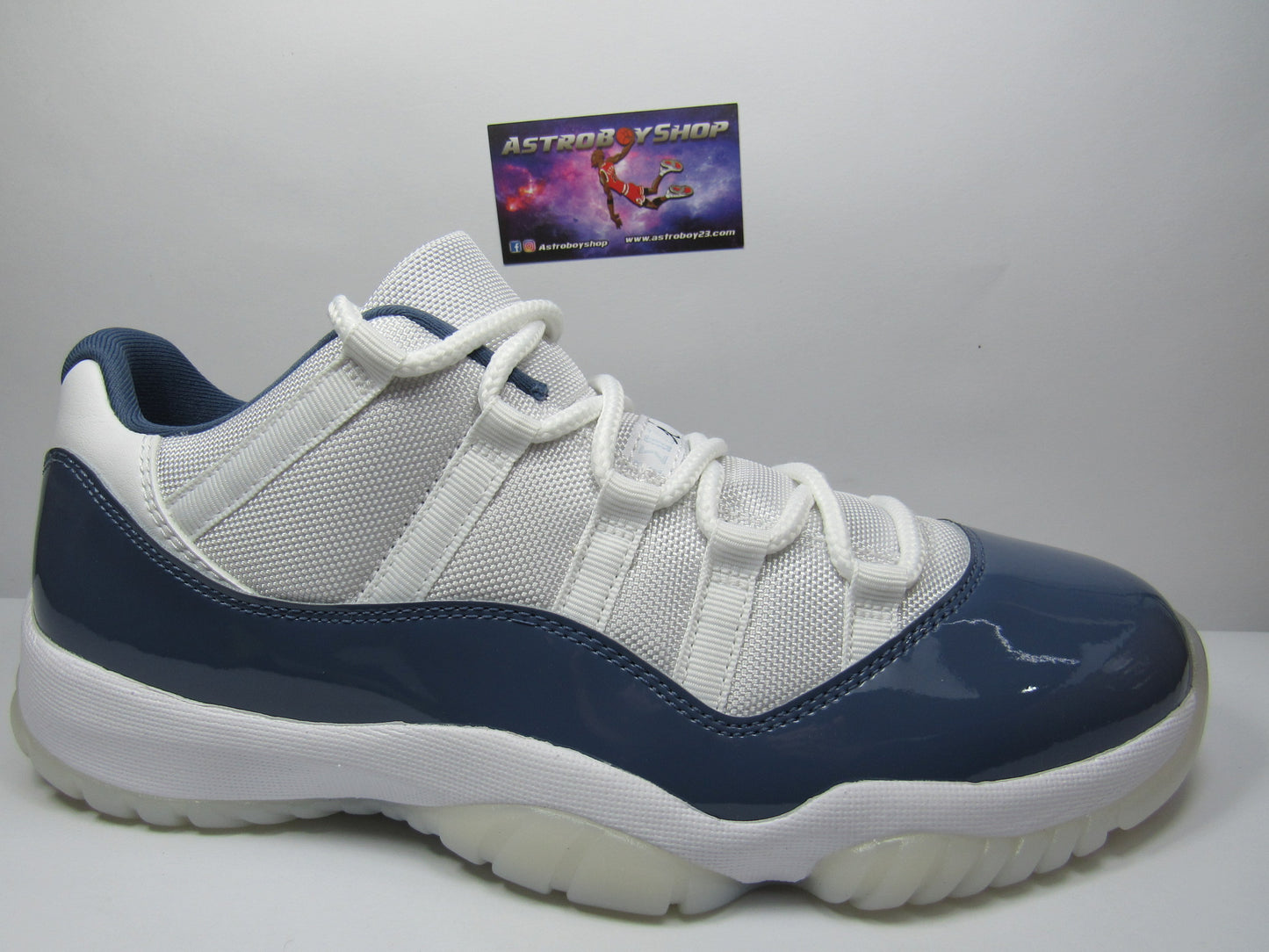 JORDAN 11 LOW DIFFUSED BLUE EN CAJA