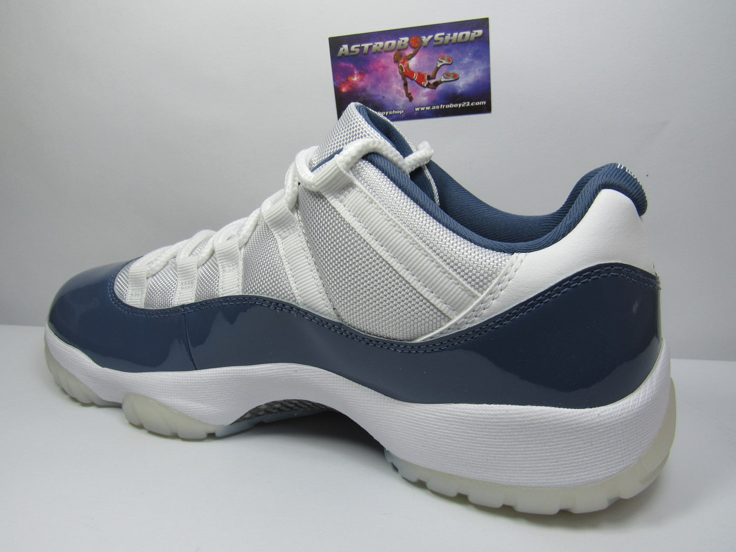 JORDAN 11 LOW DIFFUSED BLUE EN CAJA