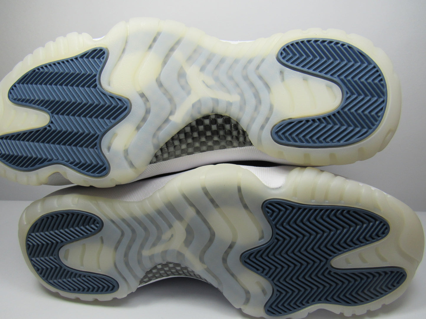 JORDAN 11 LOW DIFFUSED BLUE EN CAJA