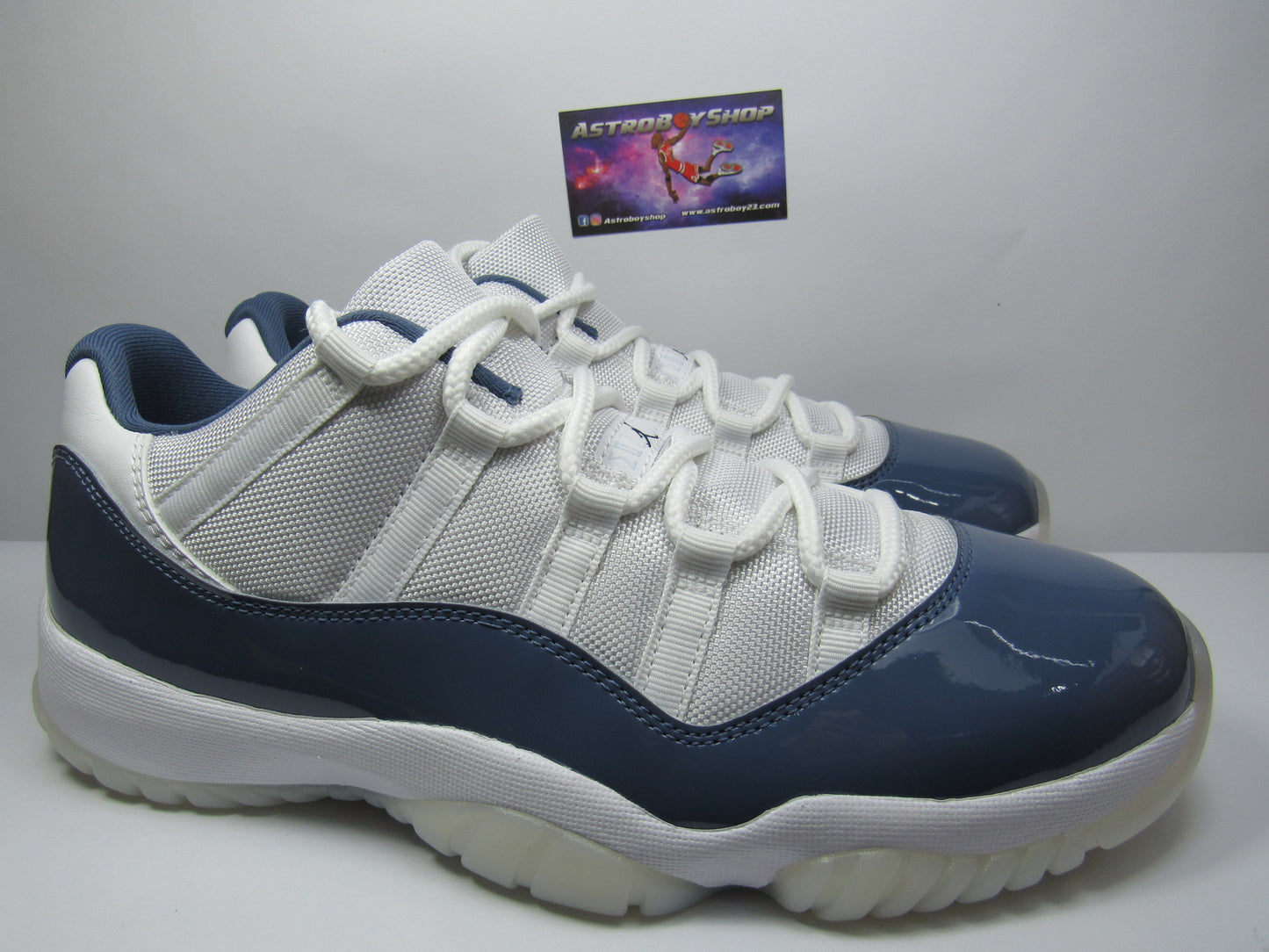 JORDAN 11 LOW DIFFUSED BLUE EN CAJA