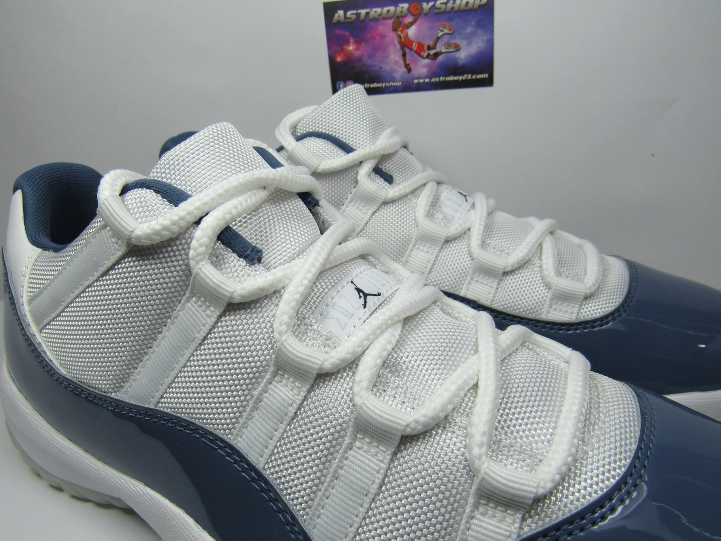 JORDAN 11 LOW DIFFUSED BLUE EN CAJA