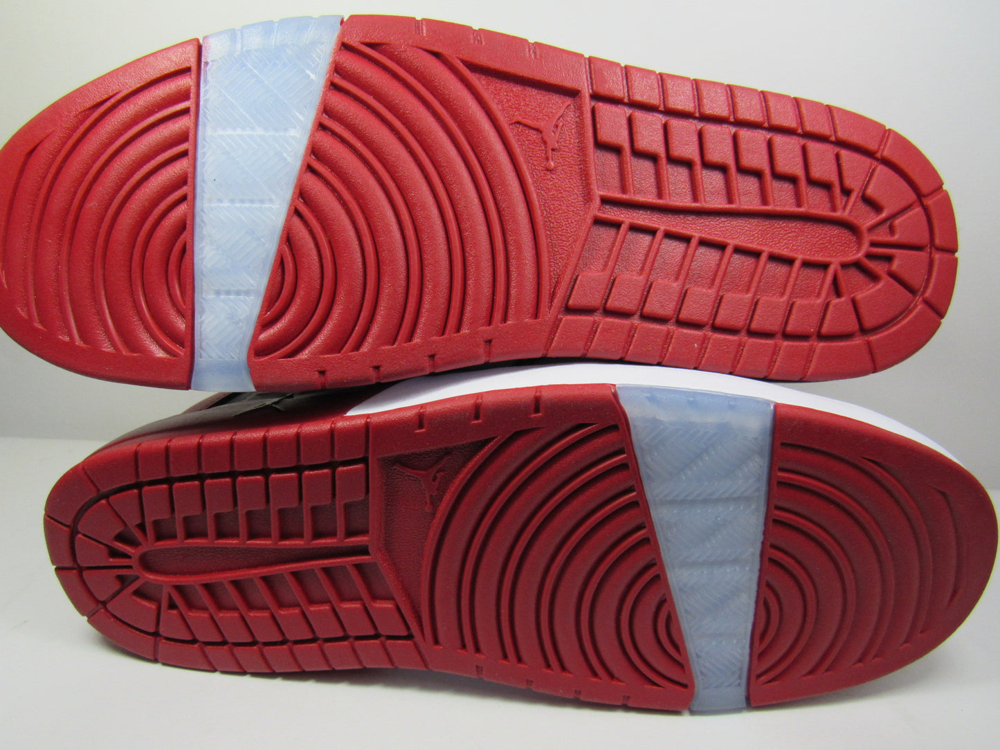 JORDAN 1 NU RETRO GYM RED EN CAJA