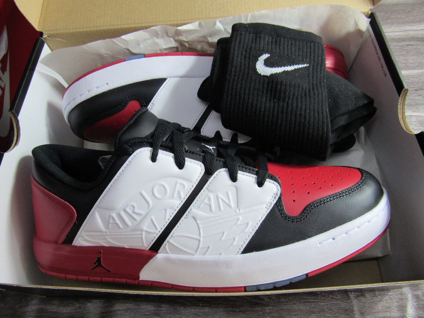 JORDAN 1 NU RETRO GYM RED EN CAJA