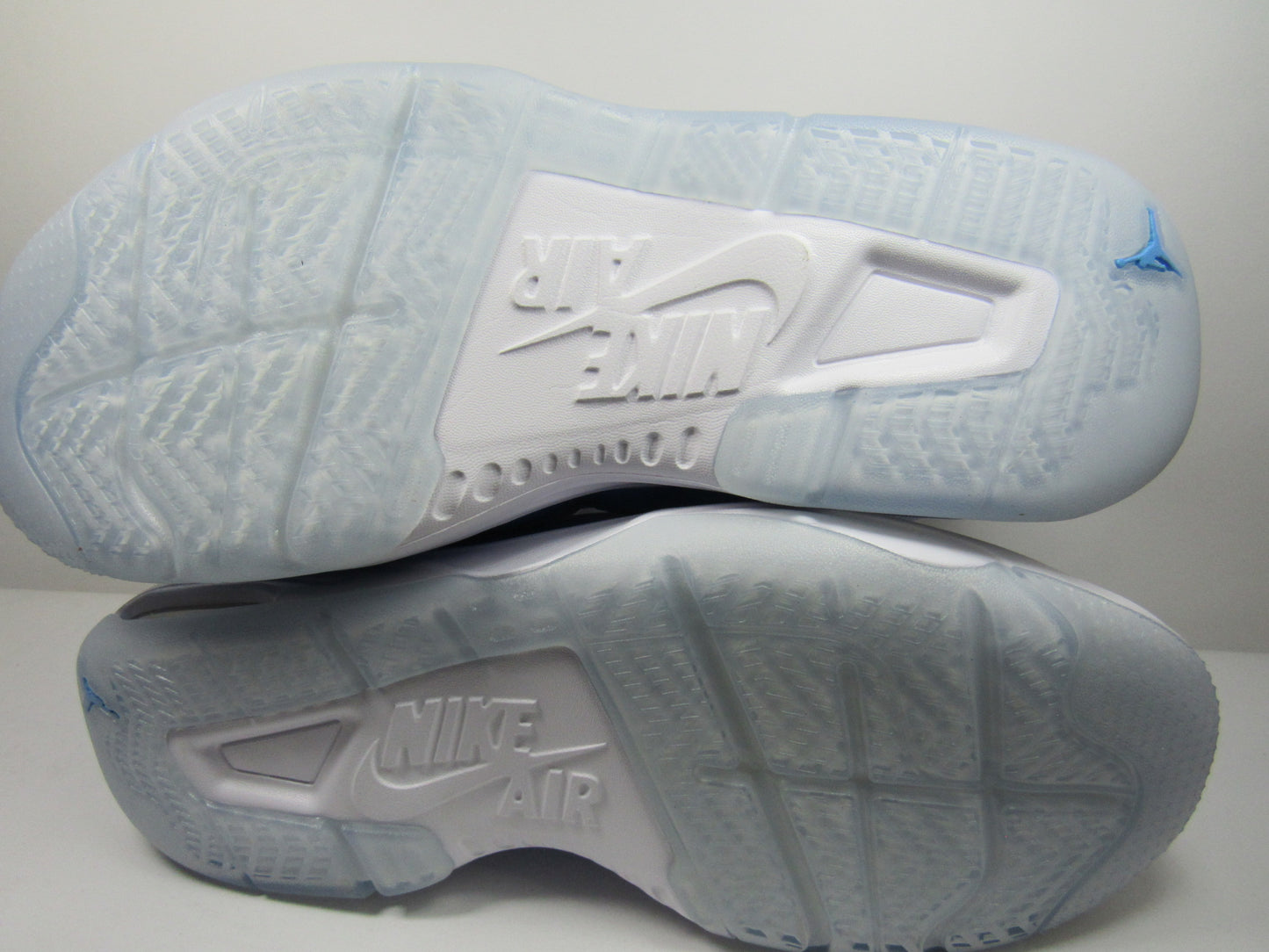 JORDAN STAY LOYAL 3 CAROLINA EN CAJA