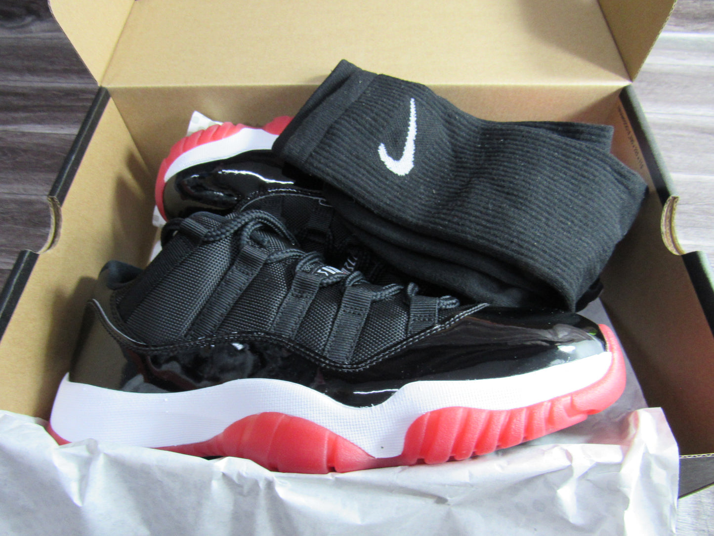 JORDAN 11 LOW BRED 2025 EN CAJA