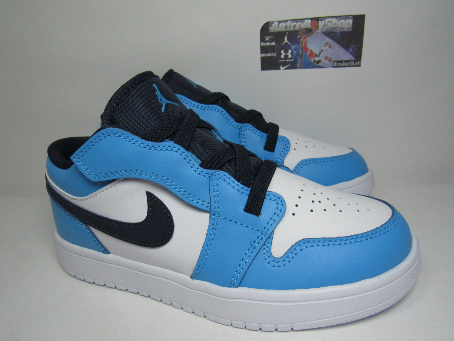 JORDN 1 LOW PS UNC EN CAJA (21 Y 22 CM)
