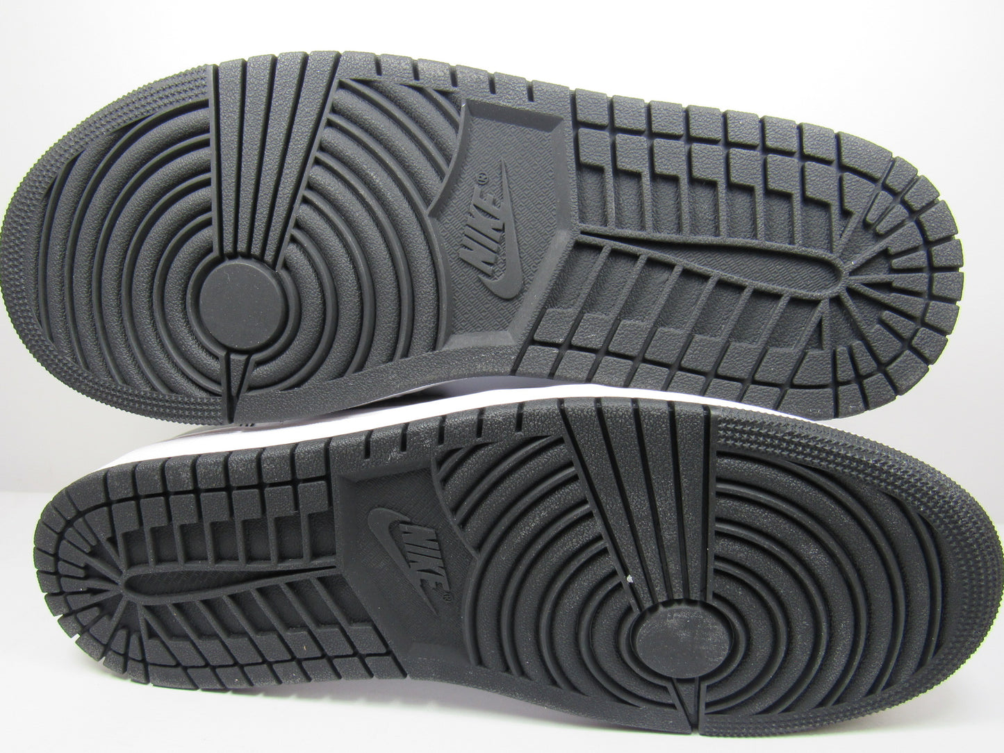 JORDAN 1 LOW PANDA EN CAJA