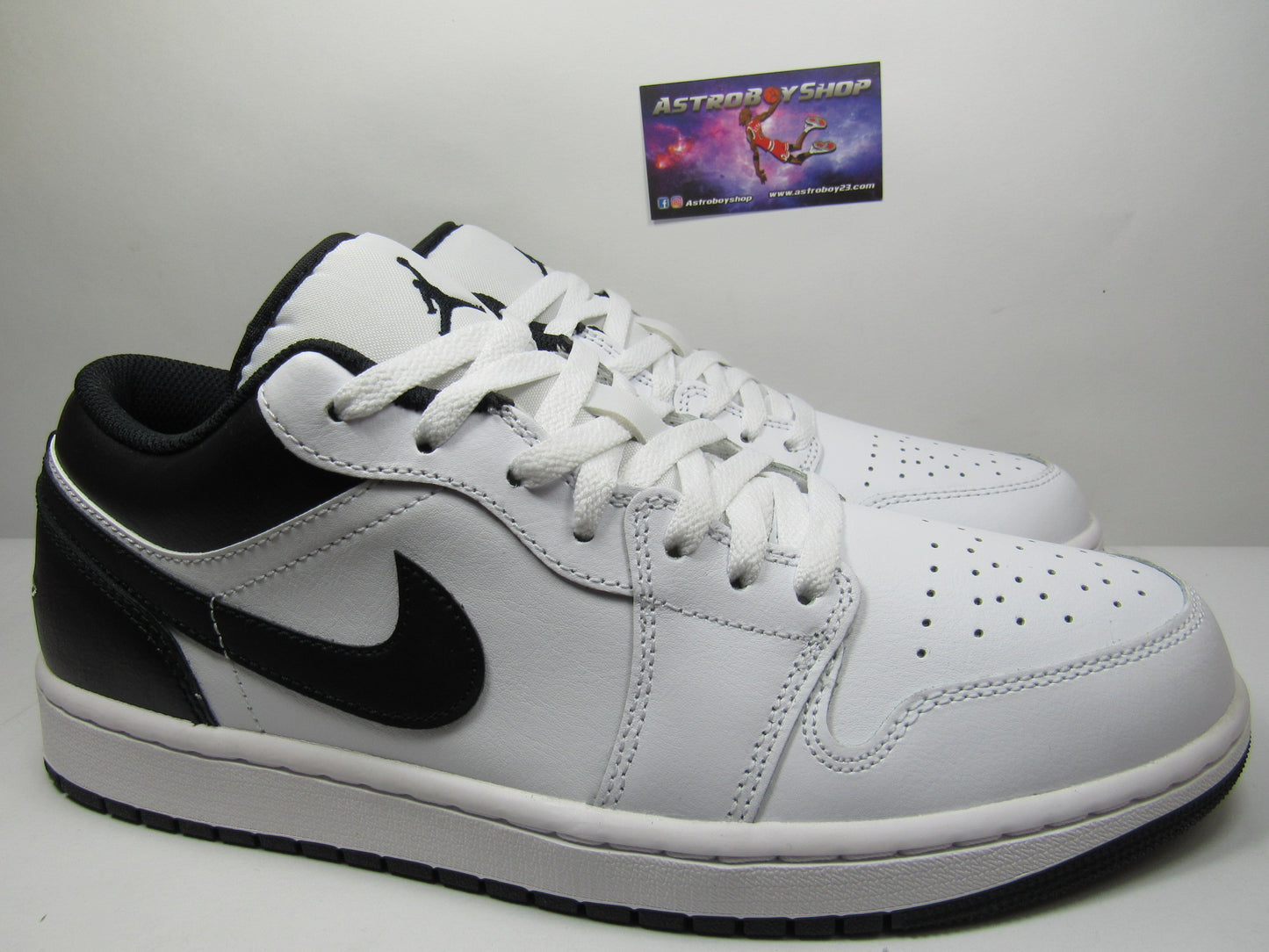 JORDAN 1 LOW PANDA EN CAJA