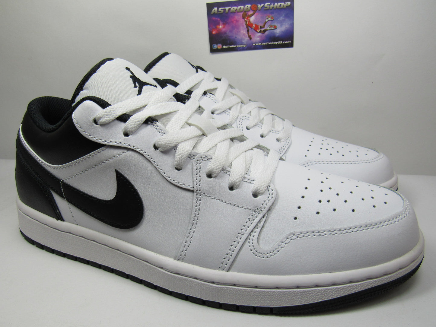 JORDAN 1 LOW PANDA EN CAJA