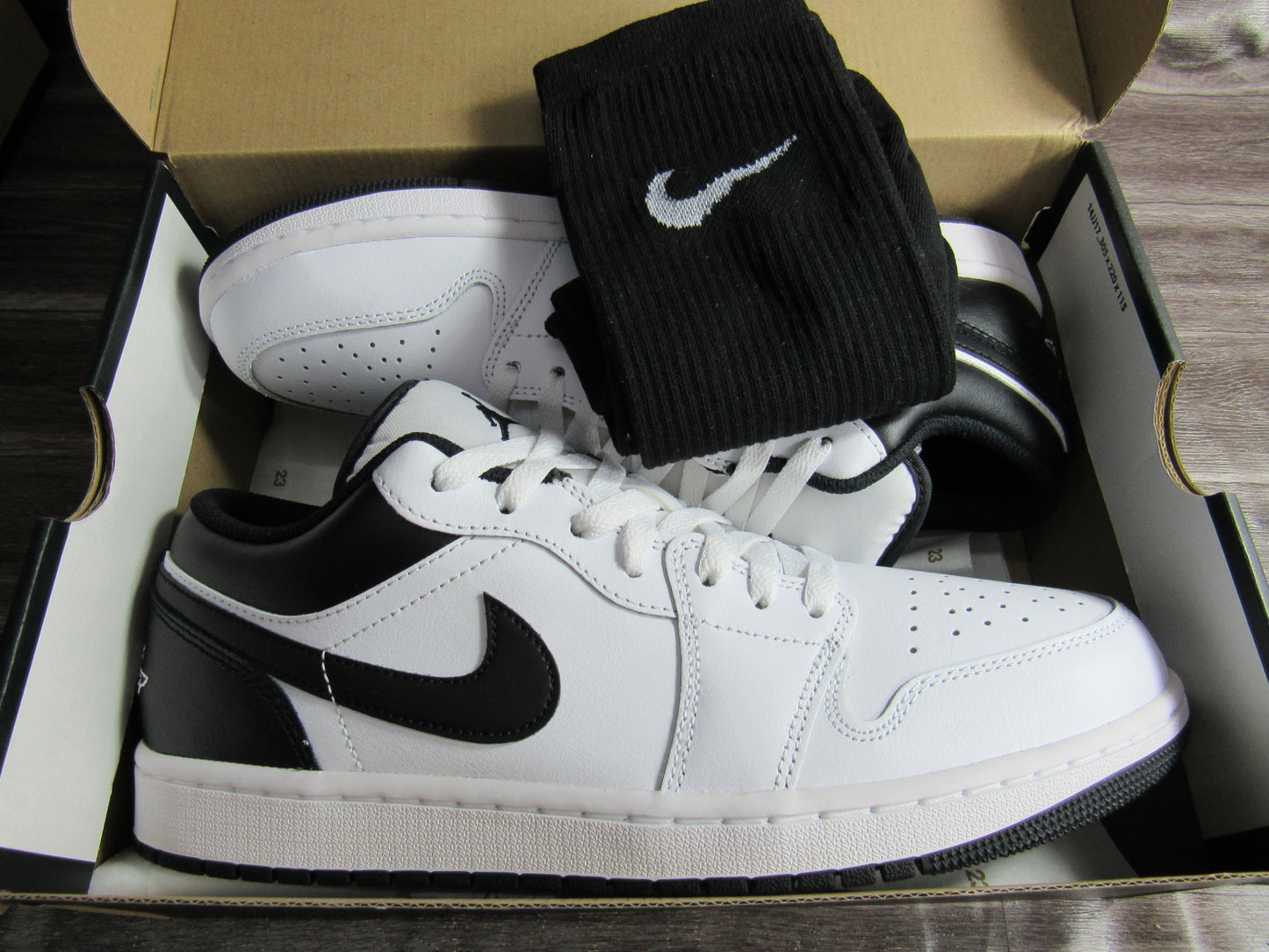 JORDAN 1 LOW PANDA EN CAJA