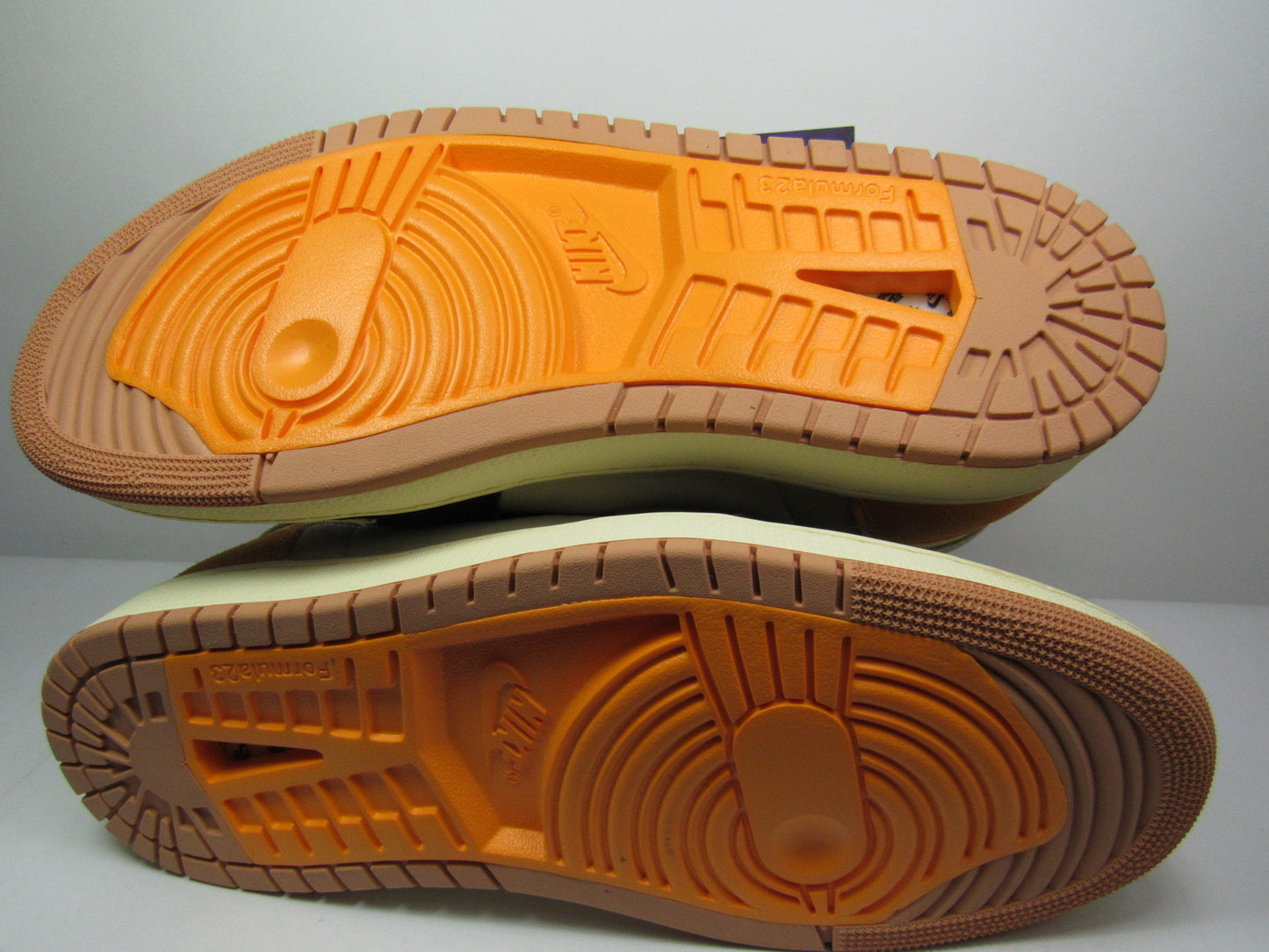 JORDAN 1 ZOOM COMFORT2 MUSLIN EN CAJA