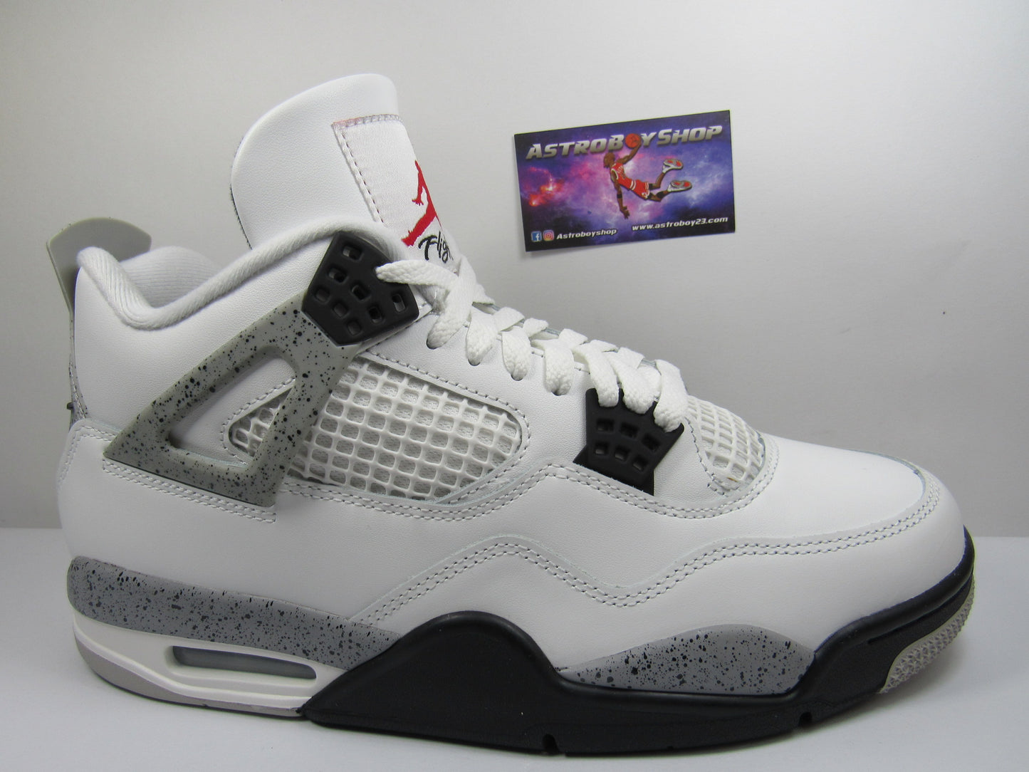 JORDAN 4 WHITE CEMENT 2025 EN CAJA