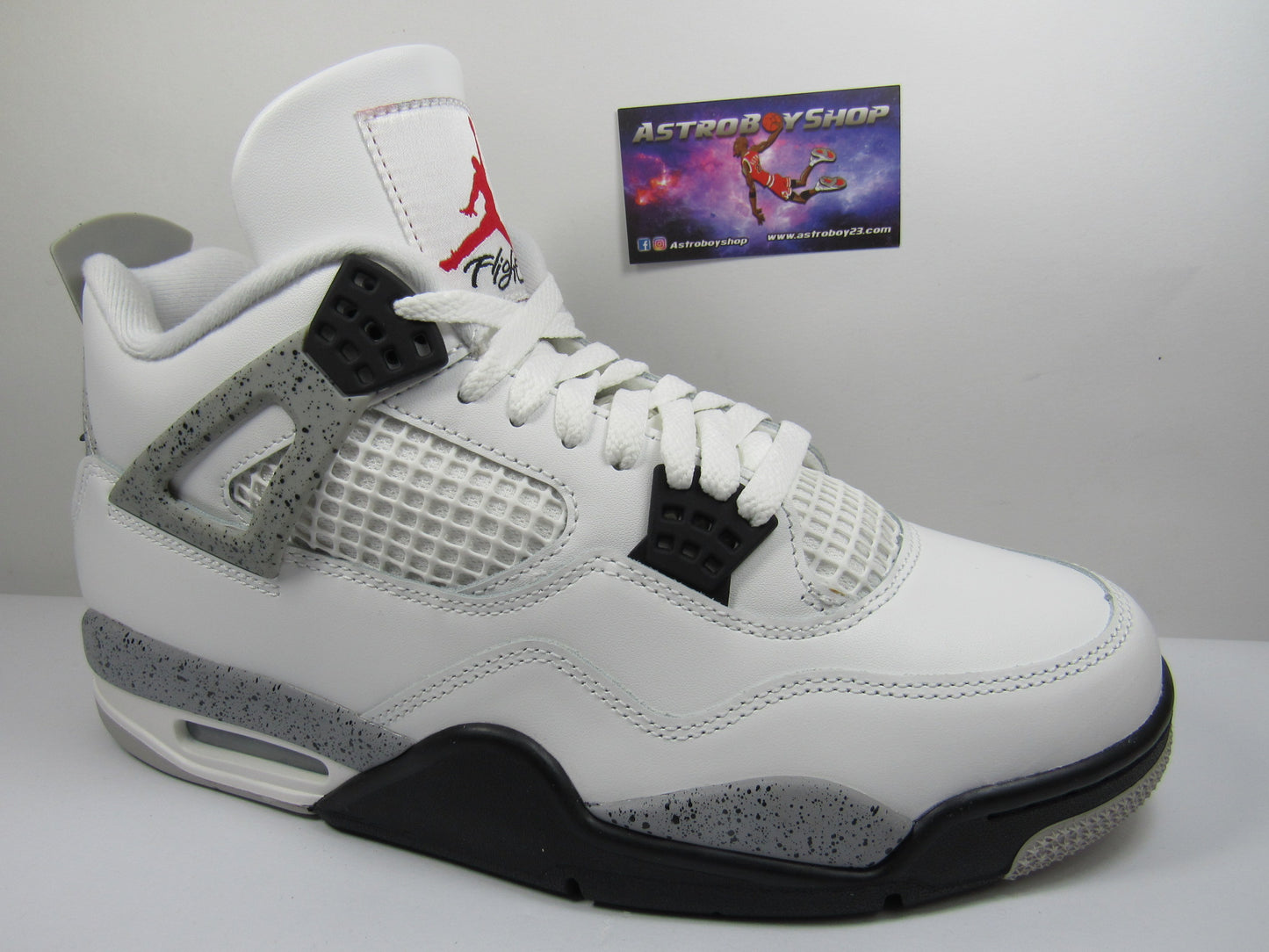 JORDAN 4 WHITE CEMENT 2025 EN CAJA