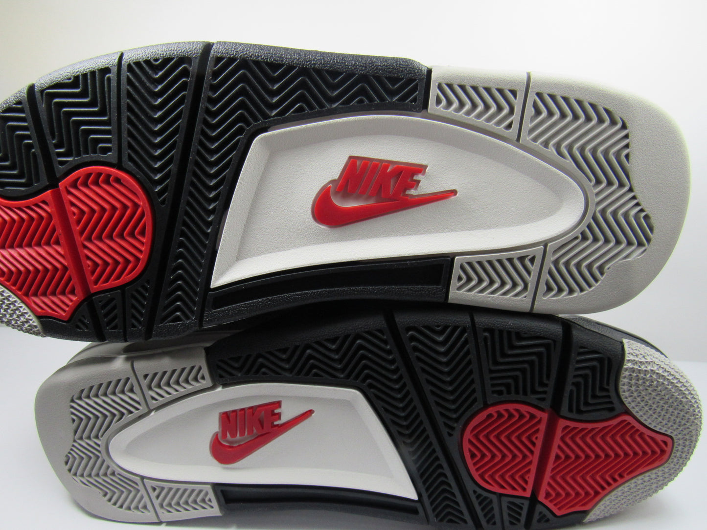 JORDAN 4 WHITE CEMENT 2025 EN CAJA