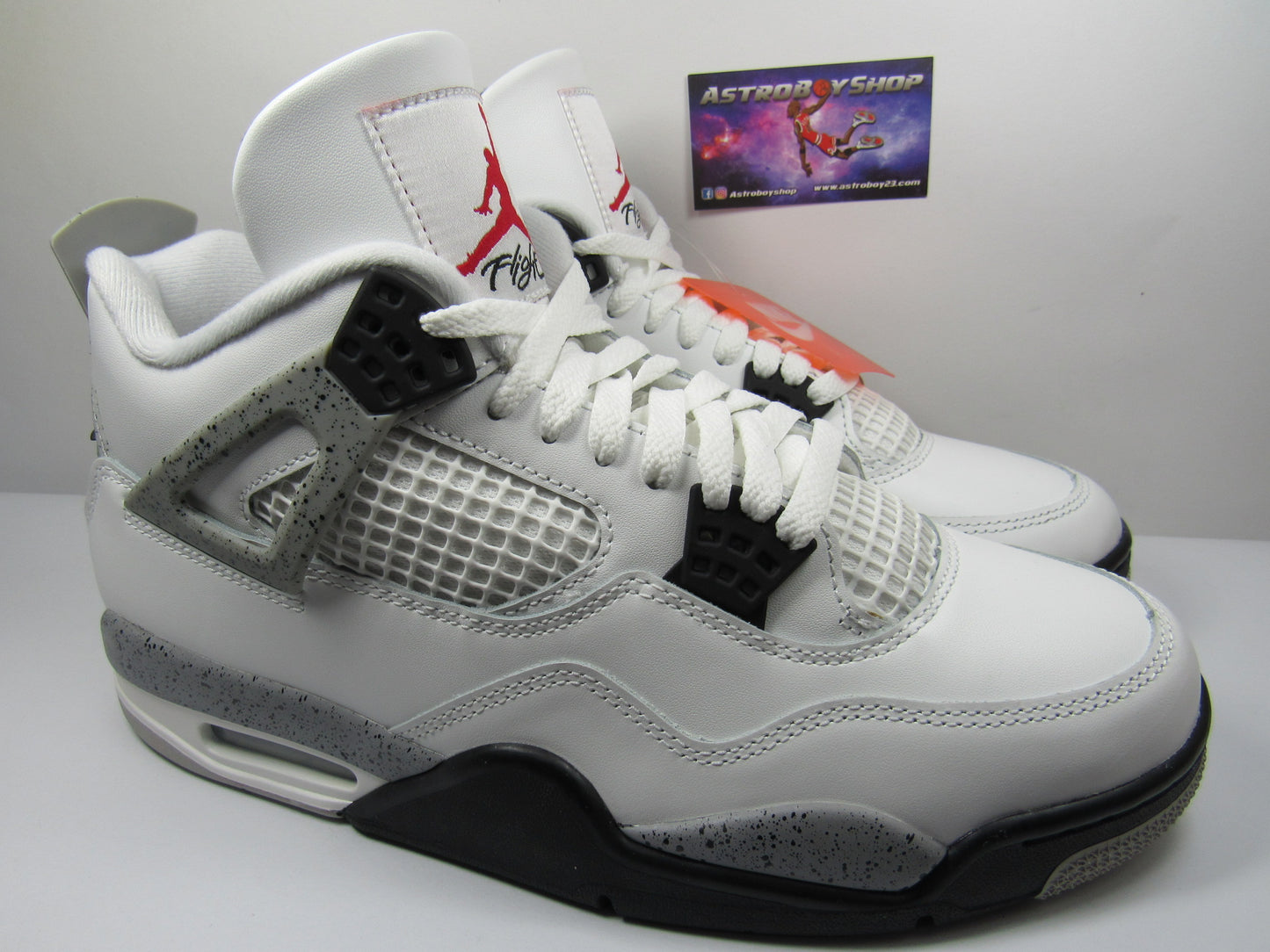 JORDAN 4 WHITE CEMENT 2025 EN CAJA