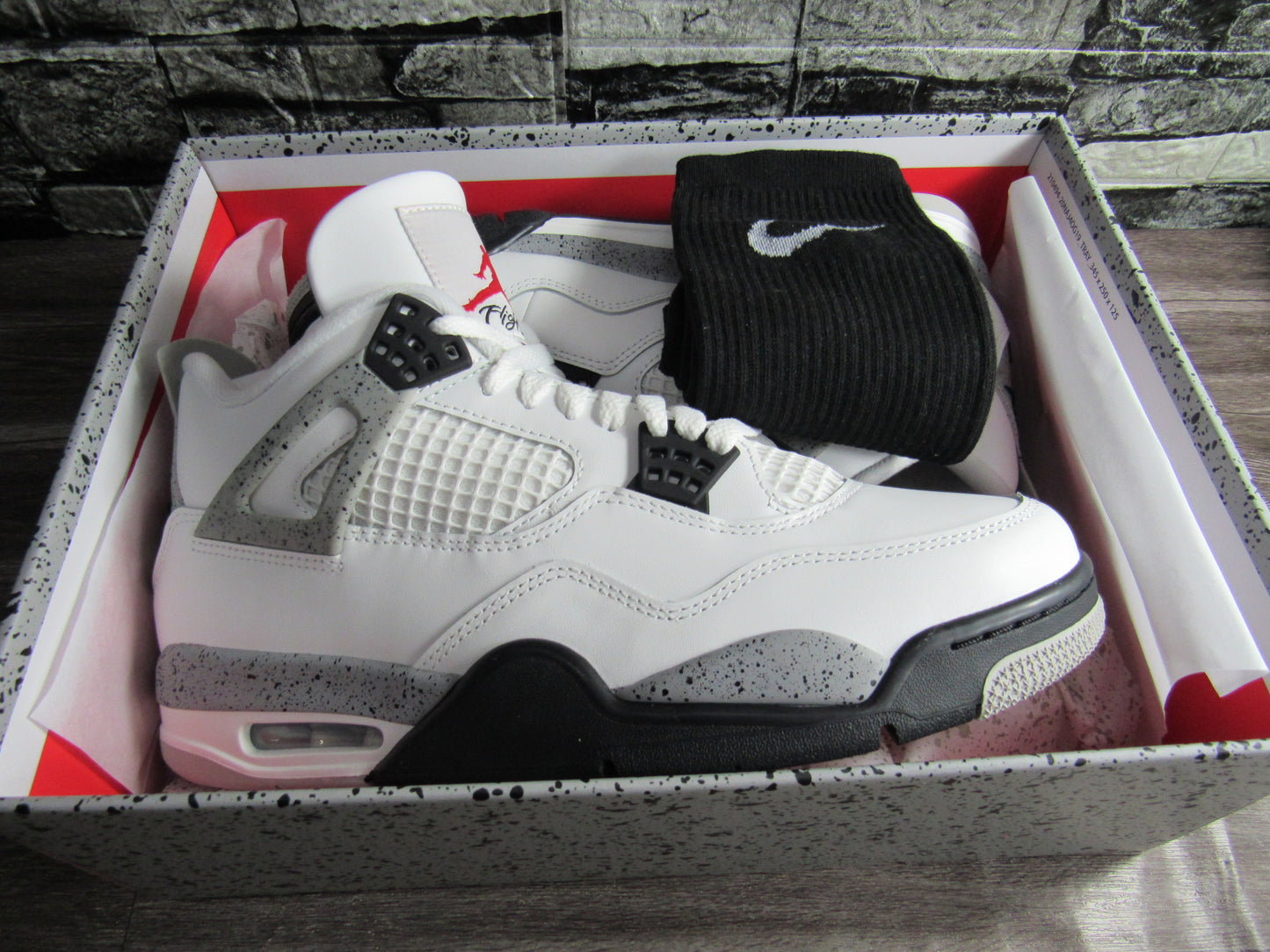 JORDAN 4 WHITE CEMENT 2025 EN CAJA