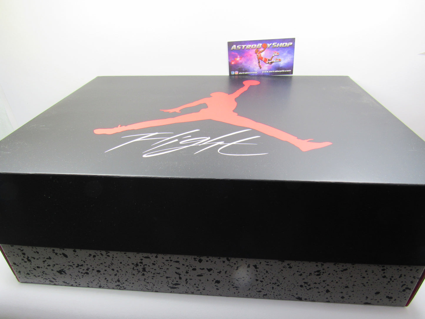 JORDAN 4 WHITE CEMENT 2025 EN CAJA