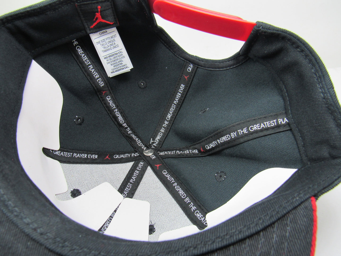 GORRA JORDAN PLANA JUMPMAN BRED BULLS BORDADO GRUESO (UNITALLA)