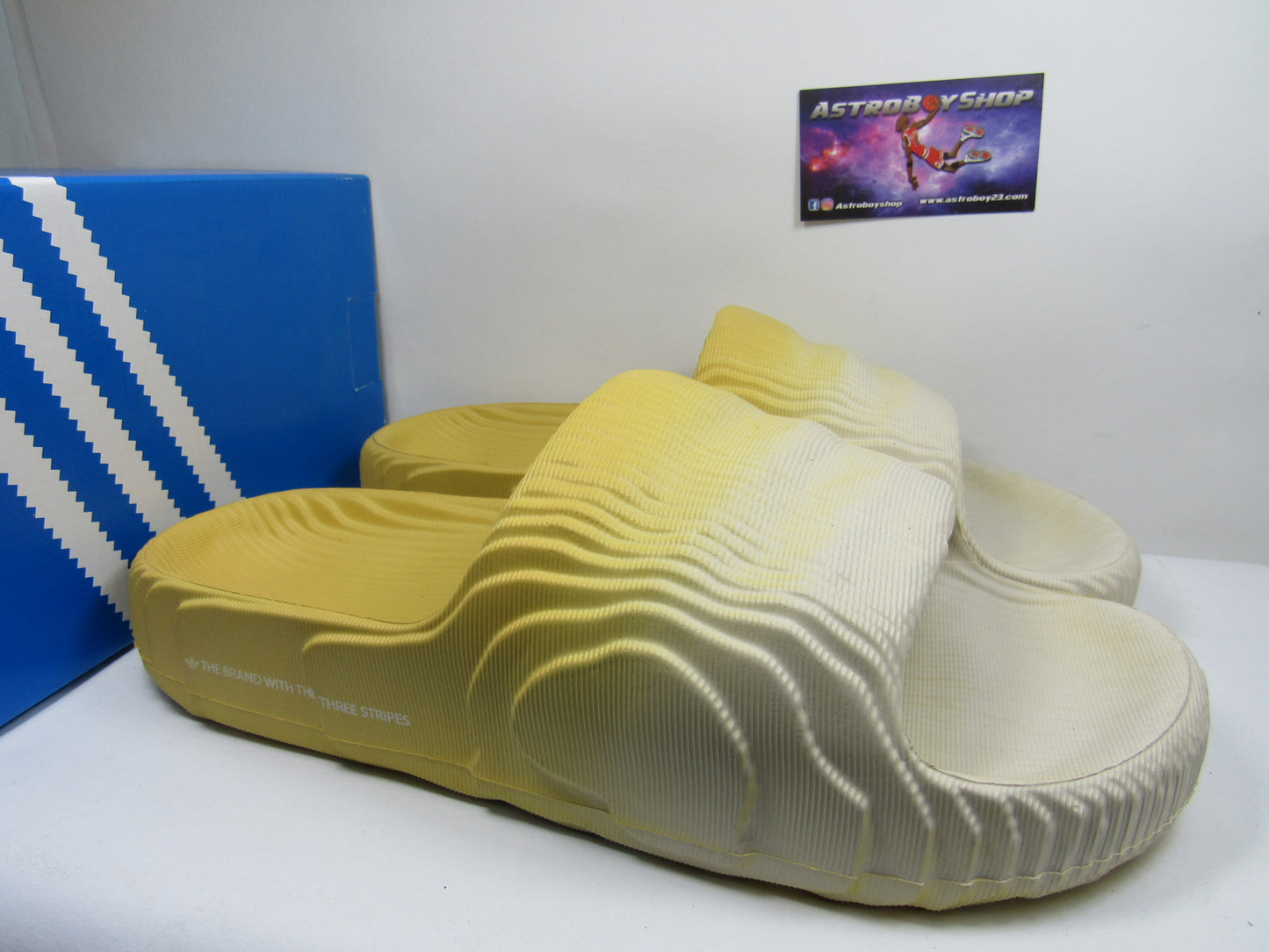 SANDALIAS ADILETTE22 "ALUMINA OAT" EN CAJA