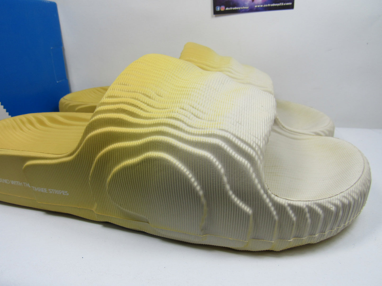 SANDALIAS ADILETTE22 "ALUMINA OAT" EN CAJA