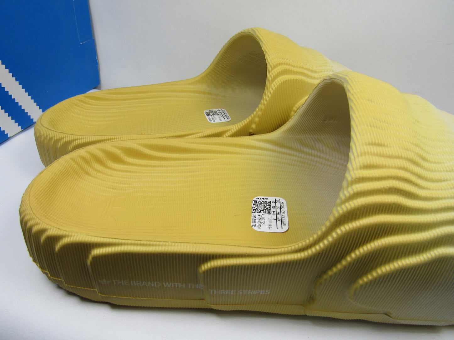 SANDALIAS ADILETTE22 "ALUMINA OAT" EN CAJA