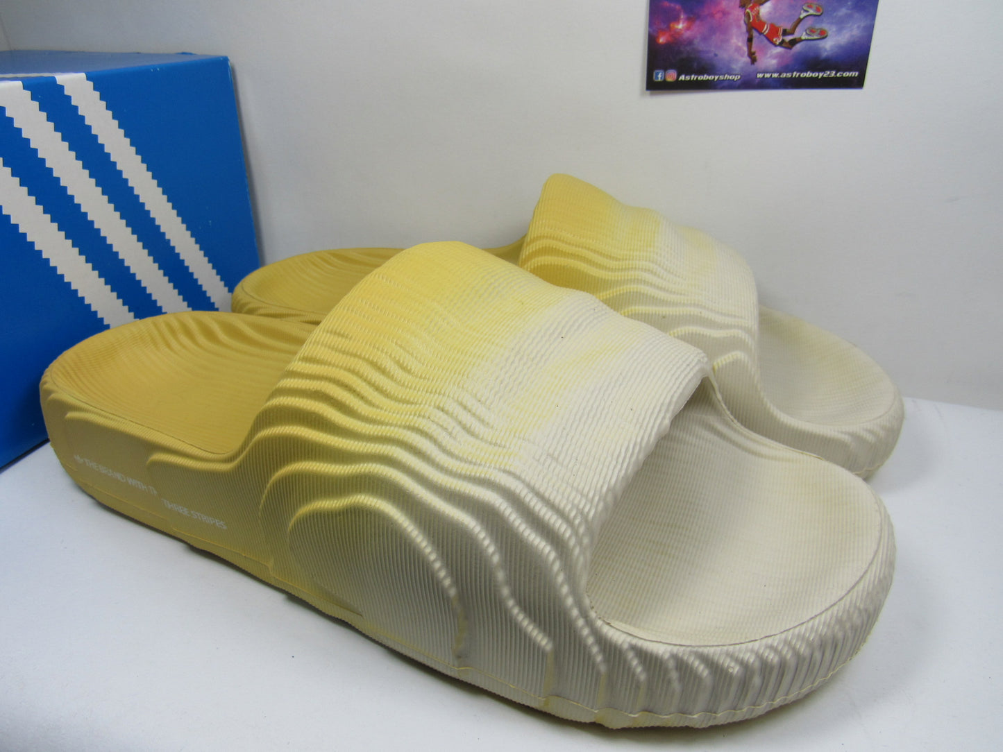 SANDALIAS ADILETTE22 ALUMINA OAT EN CAJA