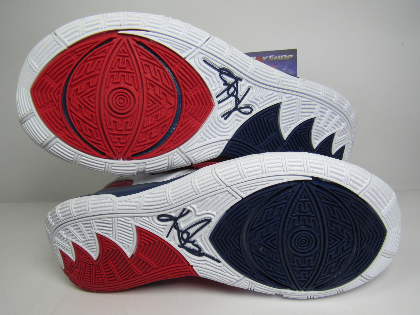 KYRIE 6 USA HOME EN CAJA PS KIDS (21.5 CM)