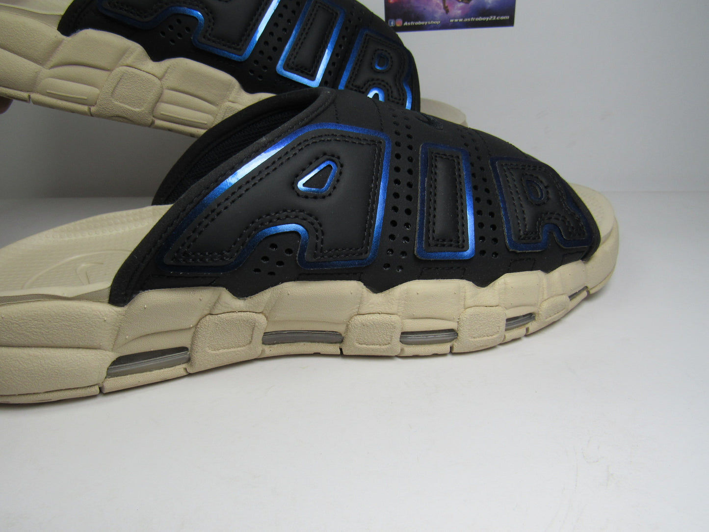 SANDALIAS PIPPEN AIR MORE UPTEMPO SLIDES "IRIDESCENT" EN CAJA