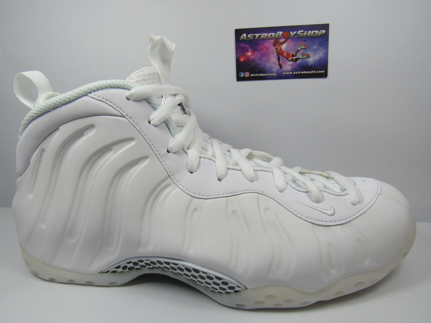 FOAMPOSITE TRIPLE WHITE 2K25 EN CAJA