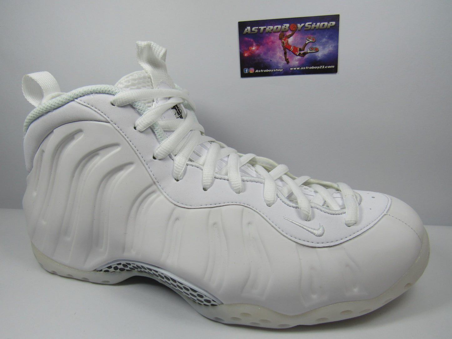 FOAMPOSITE TRIPLE WHITE 2K25 EN CAJA