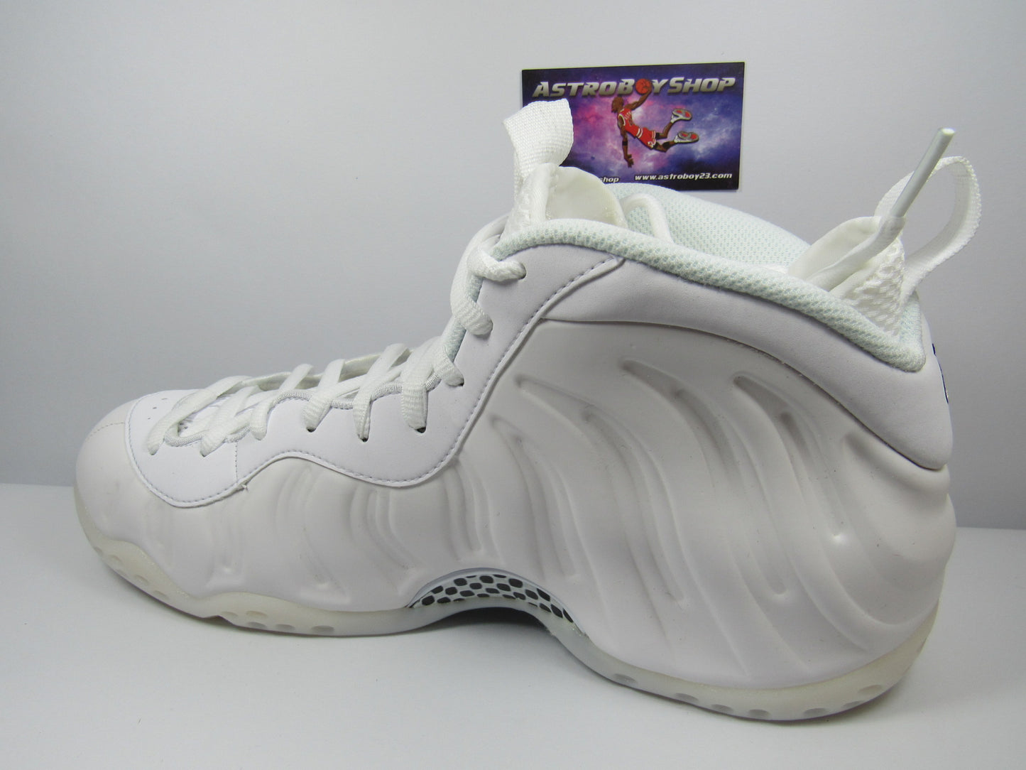 FOAMPOSITE TRIPLE WHITE 2K25 EN CAJA