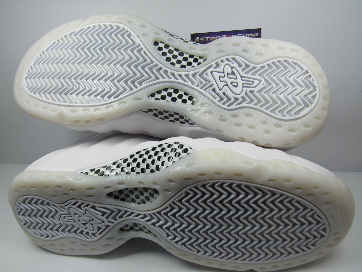 FOAMPOSITE TRIPLE WHITE 2K25 EN CAJA