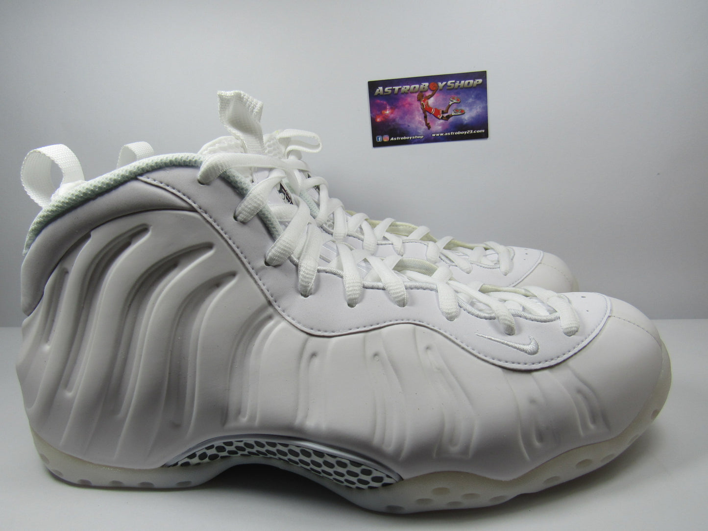 FOAMPOSITE TRIPLE WHITE 2K25 EN CAJA