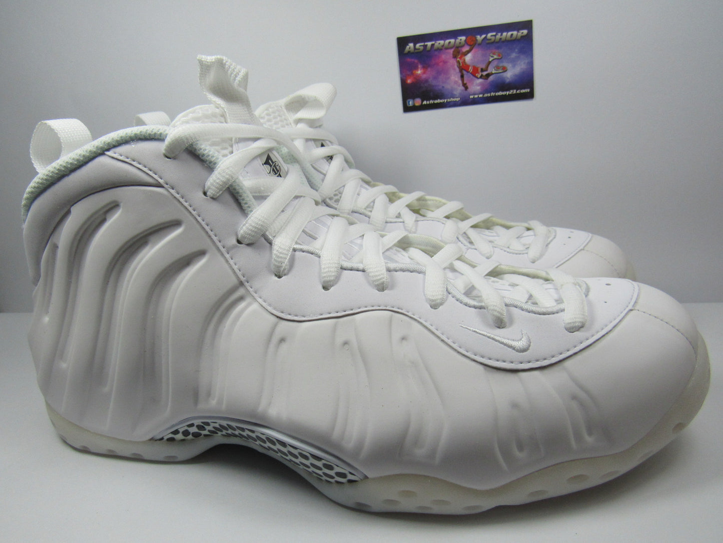 FOAMPOSITE TRIPLE WHITE 2K25 EN CAJA