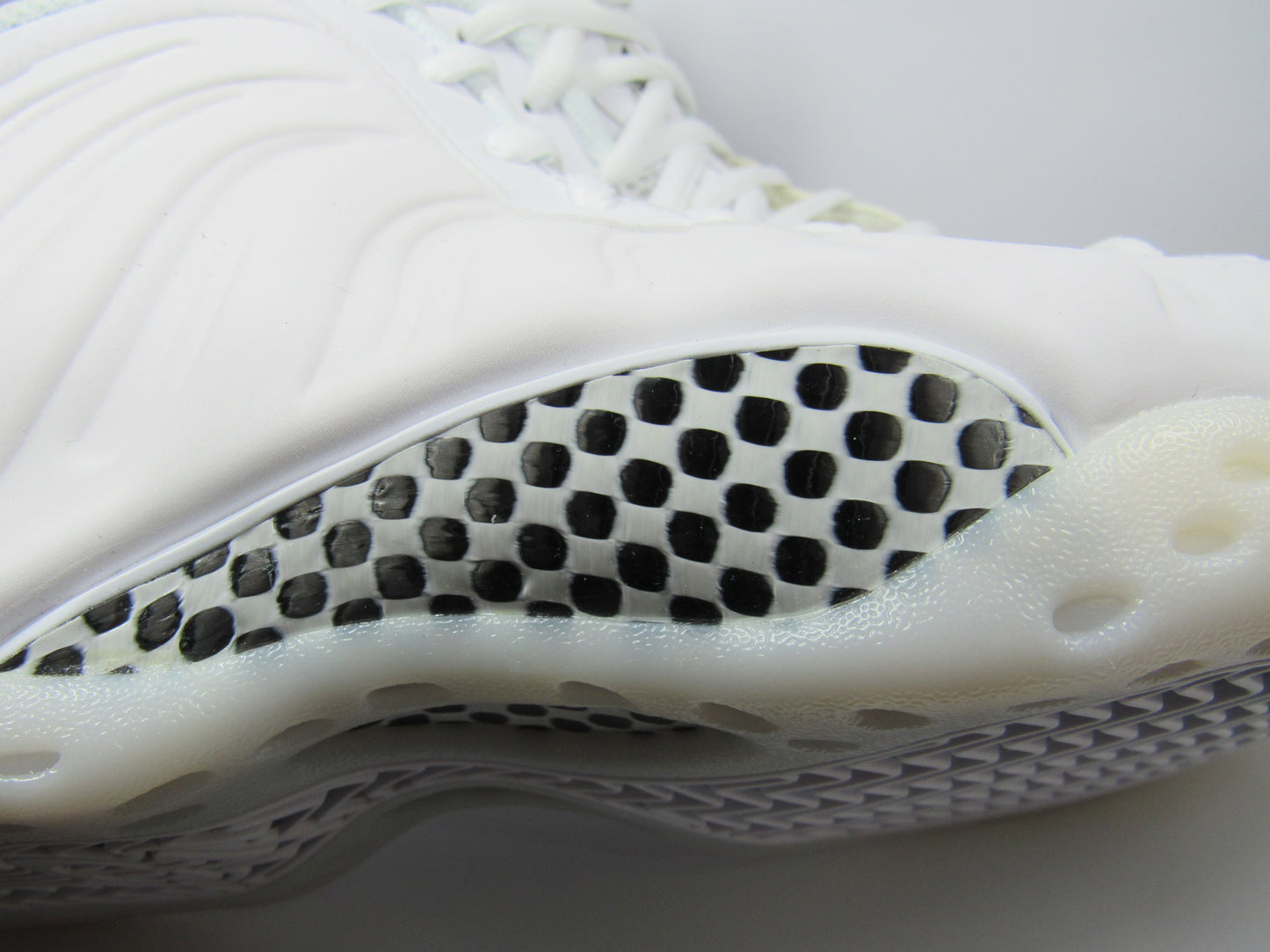 FOAMPOSITE TRIPLE WHITE 2K25 EN CAJA