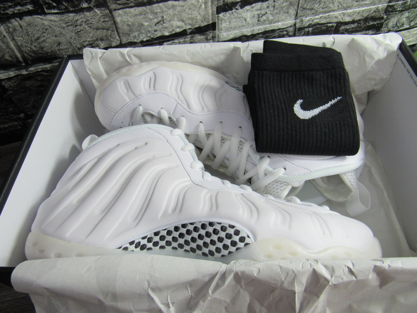 FOAMPOSITE TRIPLE WHITE 2K25 EN CAJA