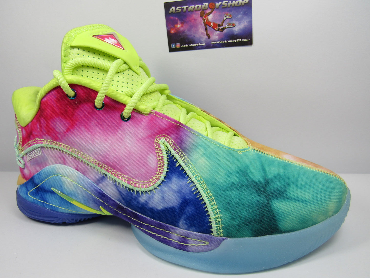 LEBRON 22 MONOPOLY TIE DYE EN CAJA