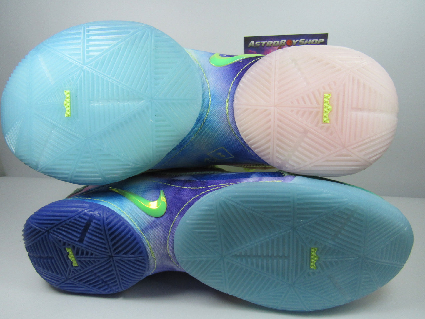 LEBRON 22 MONOPOLY TIE DYE EN CAJA